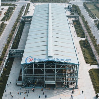 คลังสินค้าโครงสร้างเหล็กแบบกําหนดเอง พร้อมการเข้าถึงเครนสะพาน